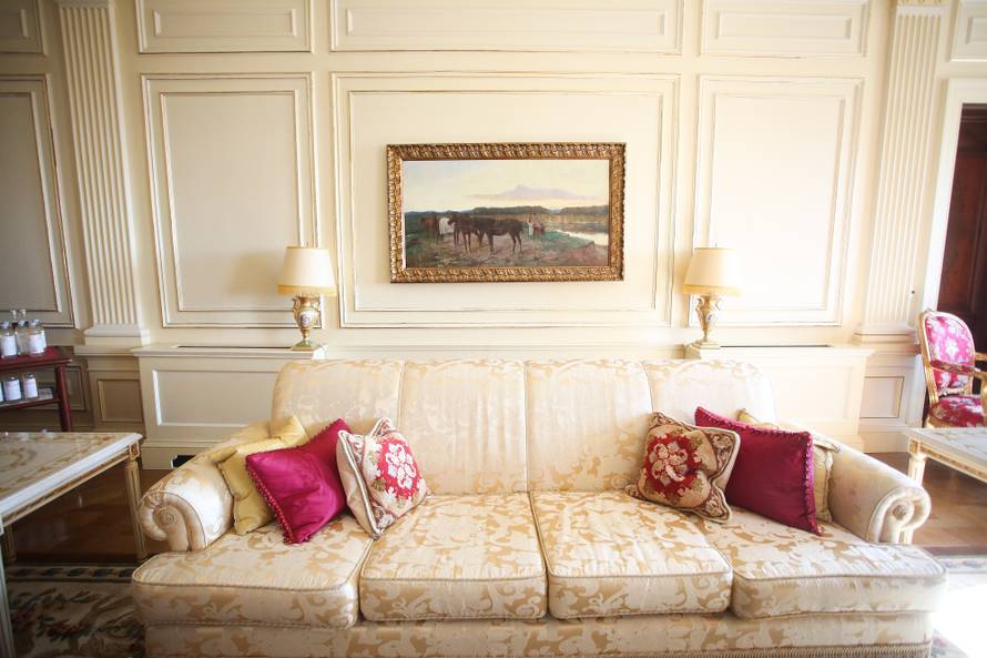 'Kulmerovi dvori idealni su za predstaviti komediju apsurda'