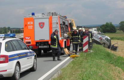 Vozač Opel Vectre poginuo u izravnom  sudaru s kamionom  