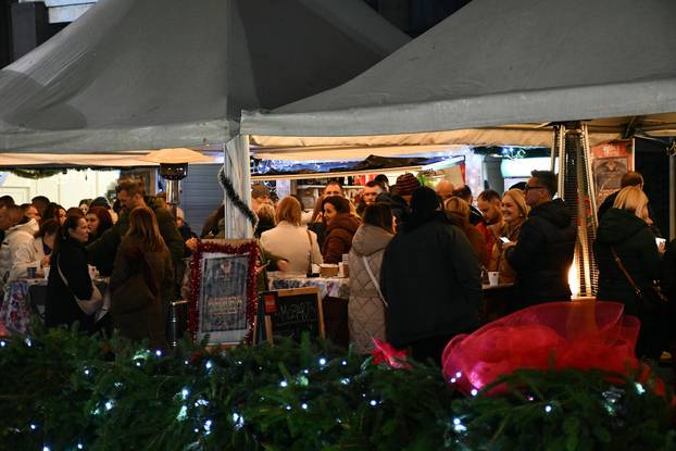 FOTO Advent u Slavonskom Brodu: Dvije lokacije, nove atrakcije i nezaboravni doživljaji