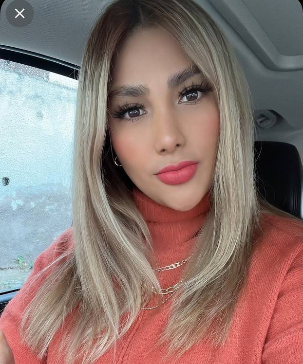 FOTO Ekvadorska voditeljica ne može zauzdati grudi u prijenosu