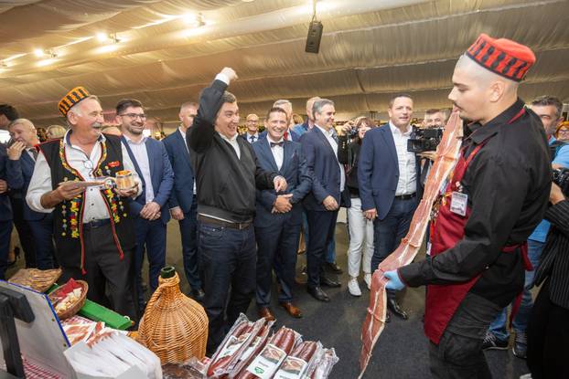 Otvoren 17. Internacionalni sajam pršuta u Tinjanu