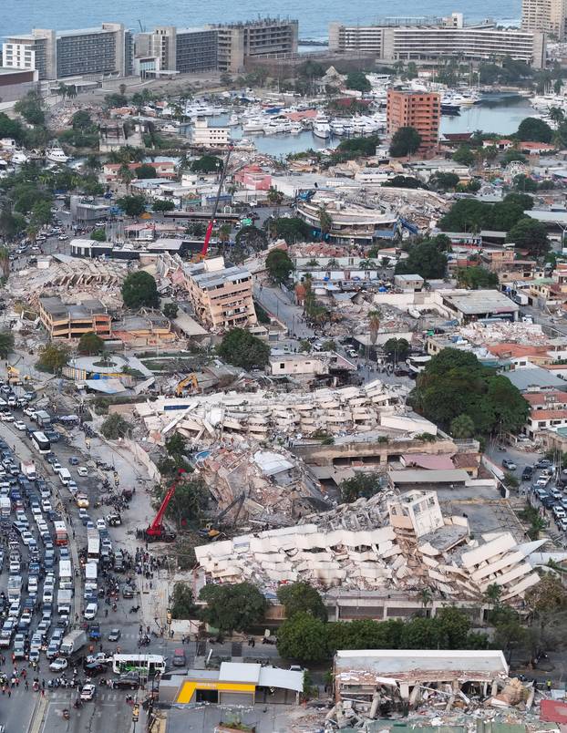 Aftermath of earthquakes in La Guaira