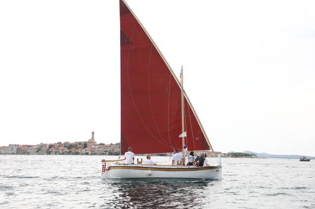 FOTO Čuvari stoljetne tradicije: Drveni brodovi utrkivali se na 'Regati za dušu i tilo' u Betini