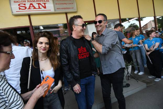 Bjelovar: Glumci u sklopu BOk festivala sami su bili eksponati u izlogu namještaja San