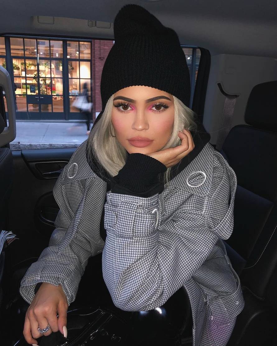 Razmažena Kylie: Po hotelima rezervira sobu i za svu šminku