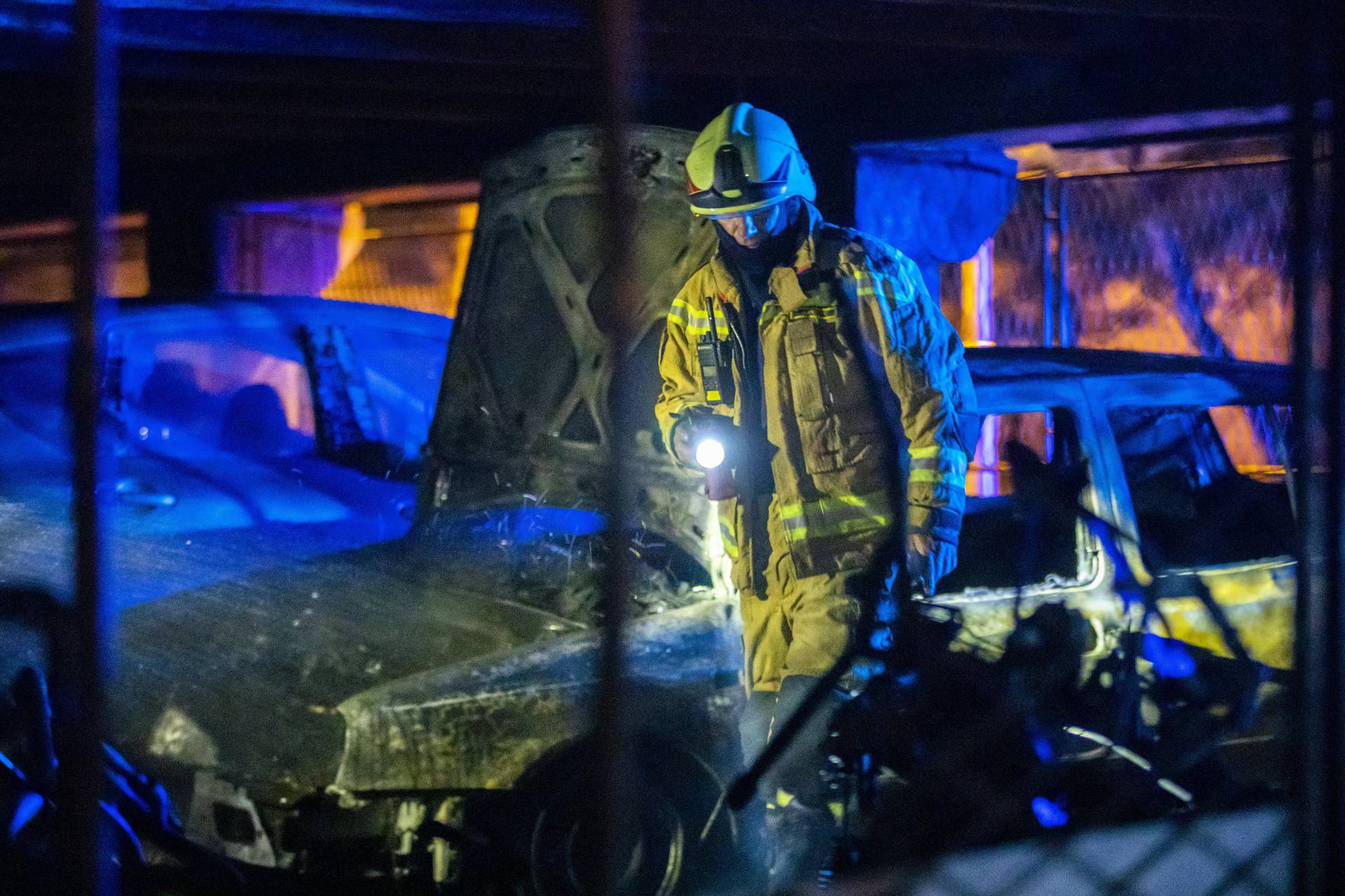 Split: U garaži na Pujankama izgorjelo nekoliko motocikala i automobila
