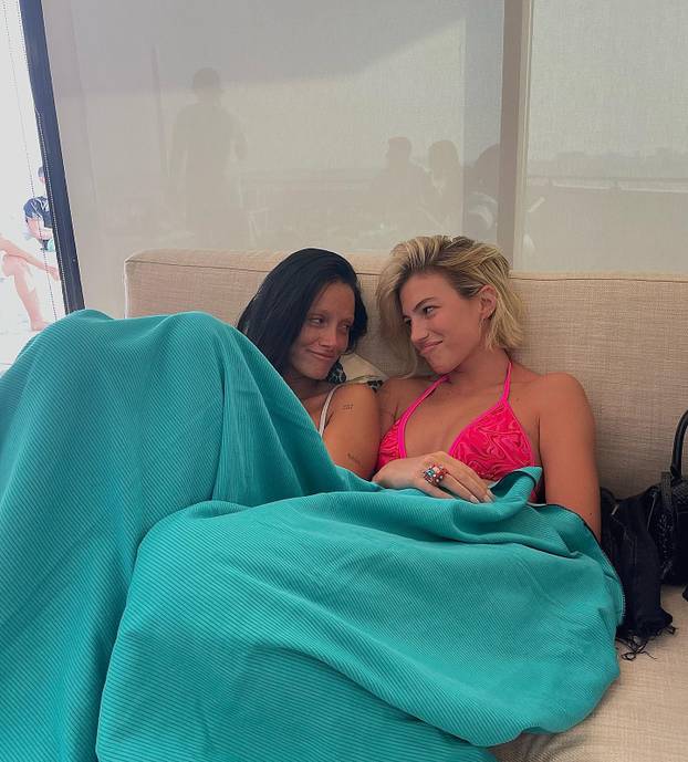 FOTO Argentinski as dobio prvo dijete! Prekrasna Oriana 'cvate' od sreće, uskoro sele iz Rima?