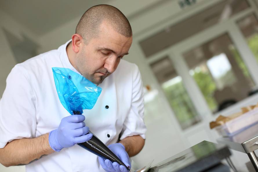 Buntovni reper El Bahatee je postao majstor za čokolade