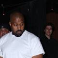 Potpuno drukčije izdanje Biance Censori: Kanye West nije mogao prestati gledati njen dekolte...