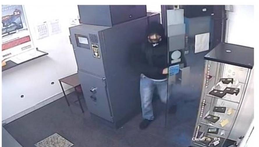 Zagrebačka policija traži ovog muškarca mjesecima. Ako ga vidite, odmah nazovite 112!