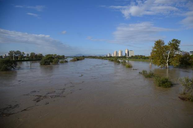 Zagreb: Visoki vodostaj rijeke Save