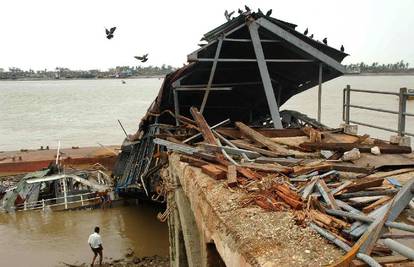 Ciklon je poharao Mianmar, poginulo oko 15.000 ljudi