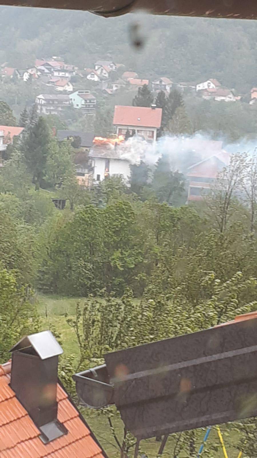 U Zagrebu izbio požar krovišta kuće: Nitko nije ozlijeđen