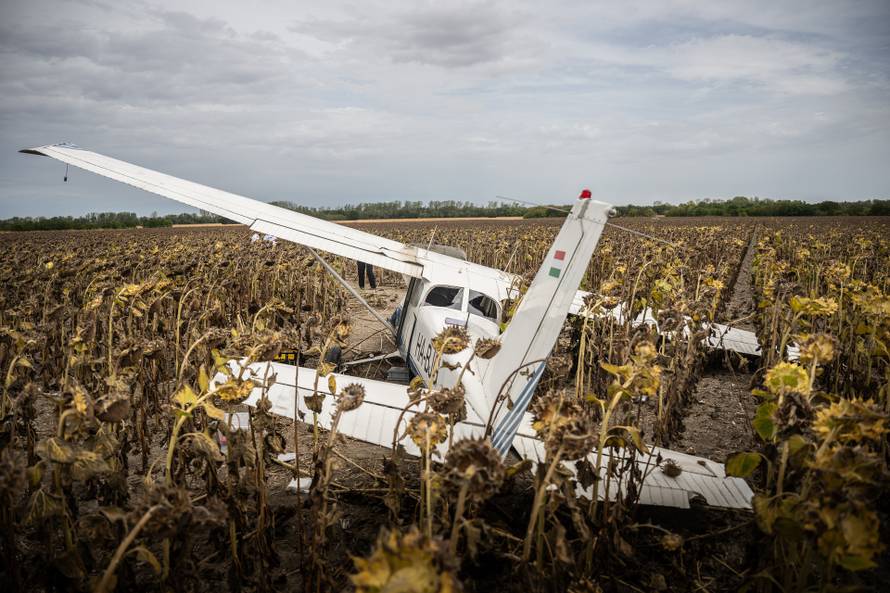 VIDEO Pijani Mađar ukrao avion pa letio preblizu nuklearke i na kraju pao u polje suncokreta