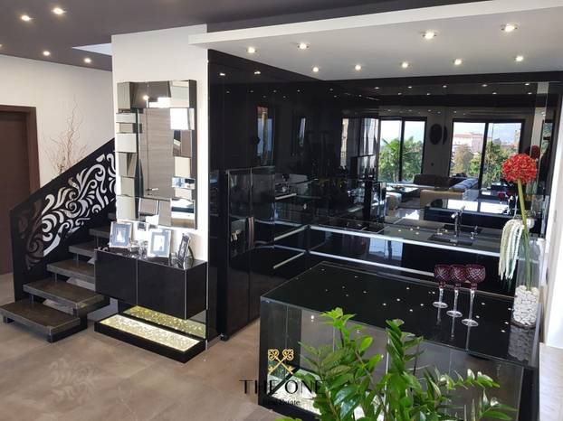 FOTO Ekskluzivnu vilu u Opatiji prodaju za 3,9 mil. eura: Unutra sve bliješti od stotina lampica!