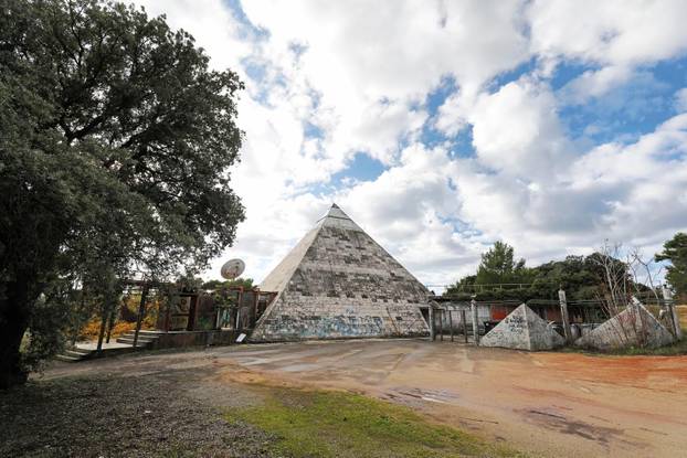 Pula: Propadanje pulske ljepotice Piramide