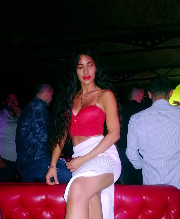 FOTO Djevojka iz Srbije i dalje je hit! Podržava Vučića i 'bježi' od škole. Ovako je izgledala prije