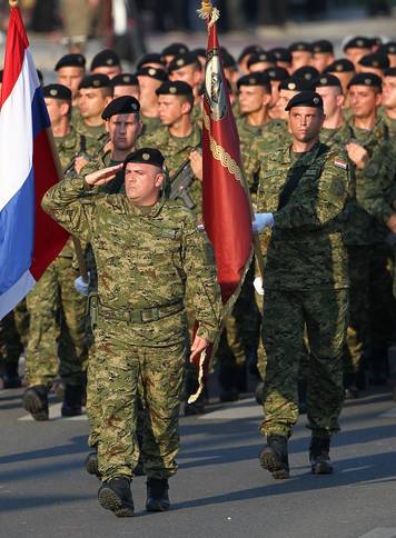 ARHIVA - Na današnji dan 2015. u Zagrebu održan veliki vojni mimohod