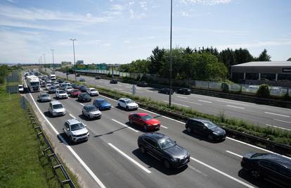 HAK: Gužve na A1, u trajektnim lukama i na granici. Ponegdje su moguće kolone i zastoji