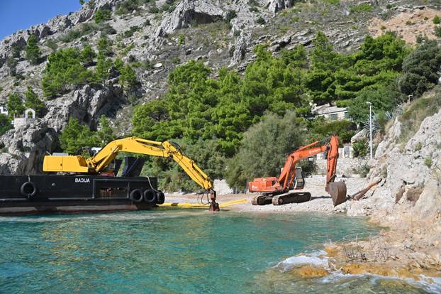 Nastavlja se rušenje bespravno izgrađenih objekata u uvali Vruja