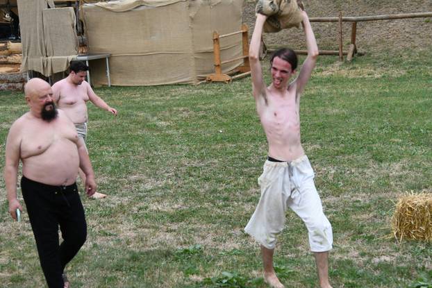 Koprivnica: Prikaz srednjovjekovnog ragbija na Renesansnom festivalu