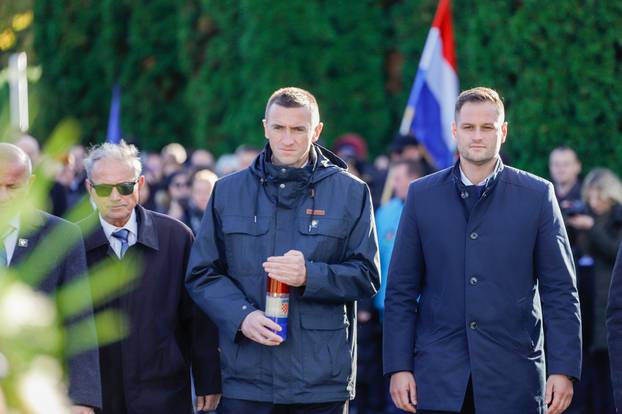 Vukovar: Položeni vijenci na Memorijalnom groblju te je održana misa koju je služio apostolski nuncij Giorgio Lingua