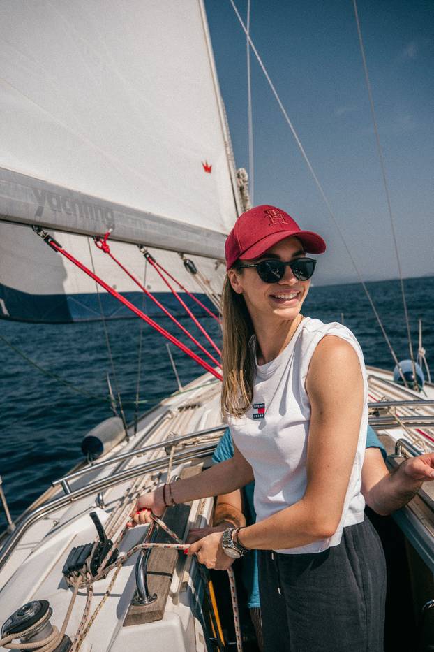 FOTO Ovo je djevojka koju ljubi Igor Kojić: Bila je na izboru za miss, pa je ušla u SDP...