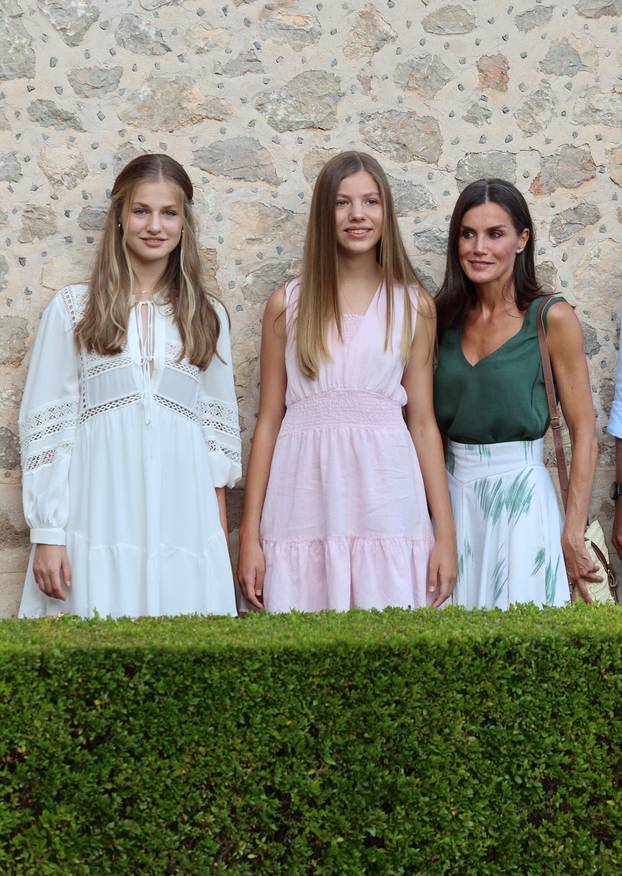 The Royal family inaugurates its summer vacations visiting the Valldemossa Charterhouse