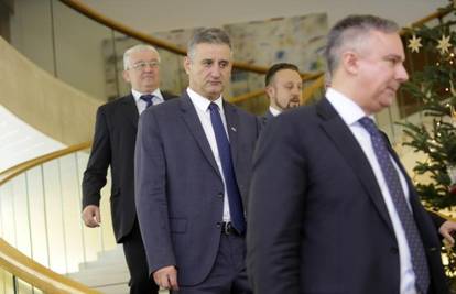 Petrov: Nismo na ničijoj strani, HDZ: Razgovaramo s Mostom 