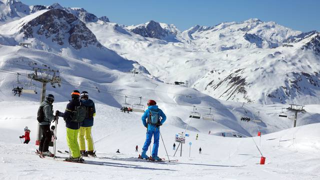 France's ski tourism slowly returns