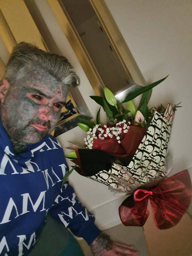 FOTO Više mu ne stane nijedna tetovaža! Uklonio je i bradavice. Evo kako je prije izgledao: Wow