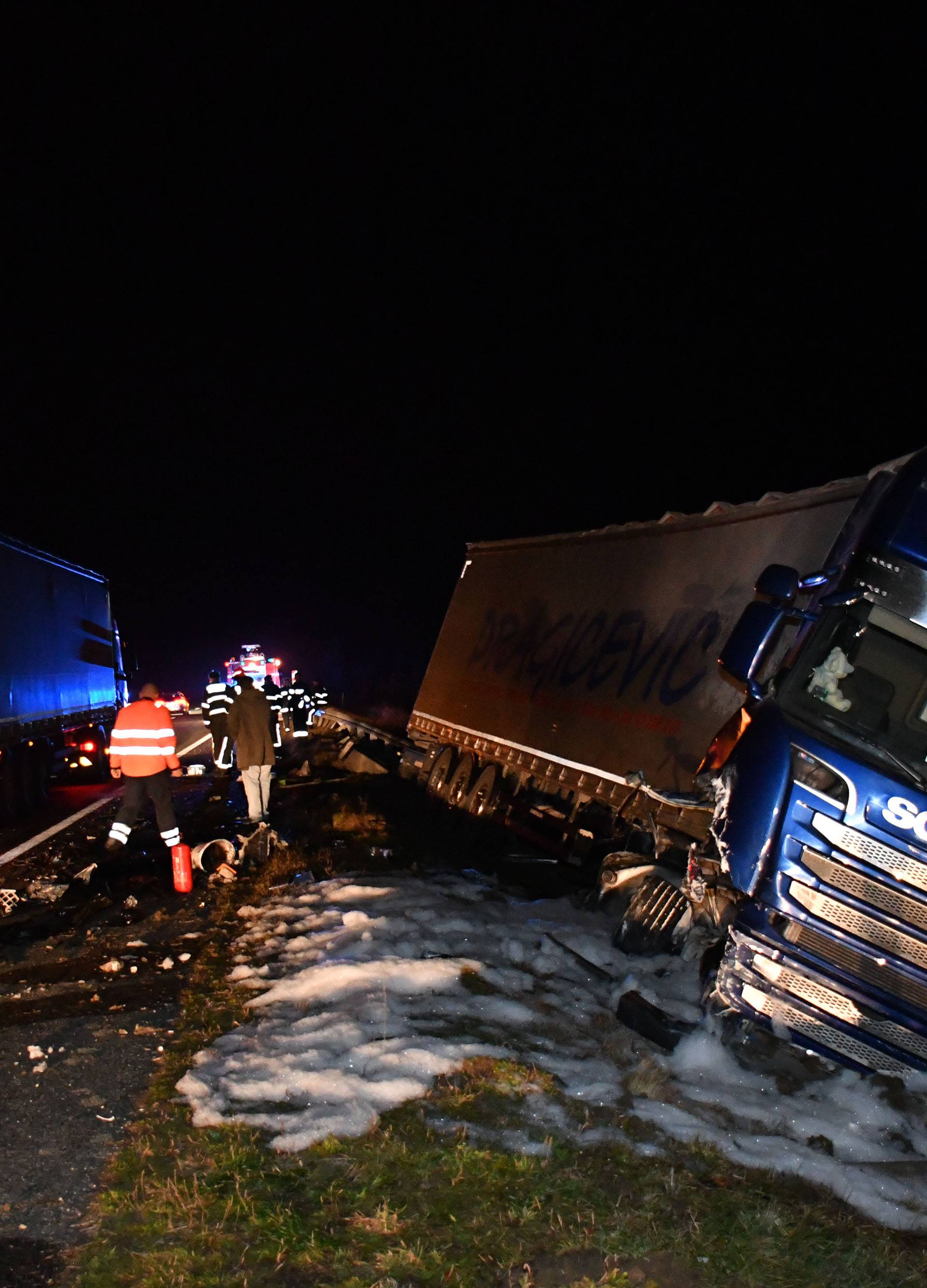 U njihov se auto zabio šleper iz suprotnog smjera - stabilno su