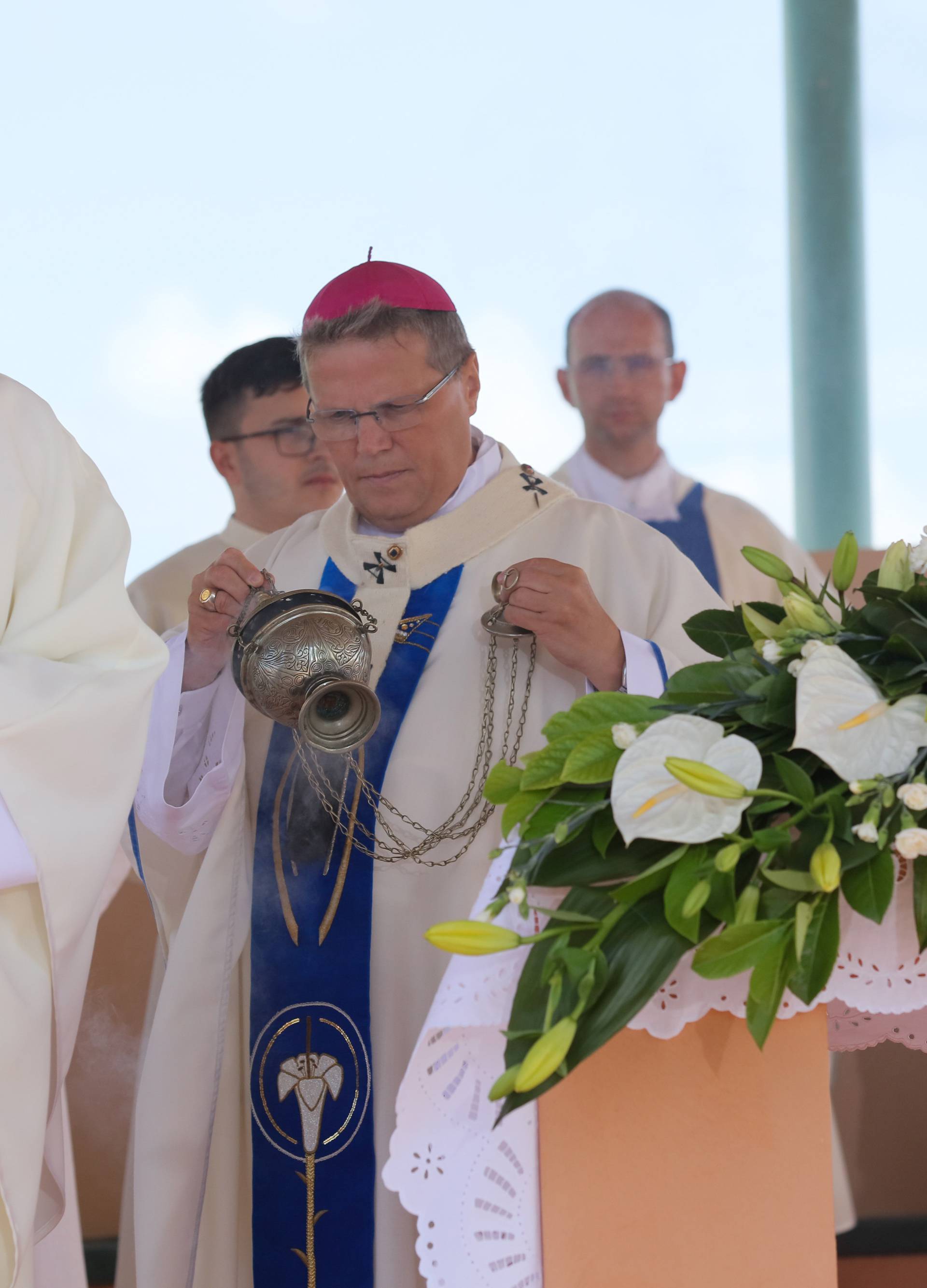 Nadbiskup Hranić: Djeca se ne rađaju zbog komotnih roditelja