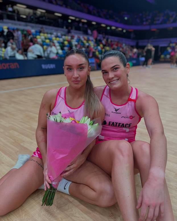 FOTO Bujna kći legende Uniteda provocira oskudnim izdanjima