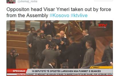 Zaštitari s gas maskama: U skupštini suzavac i tučnjava