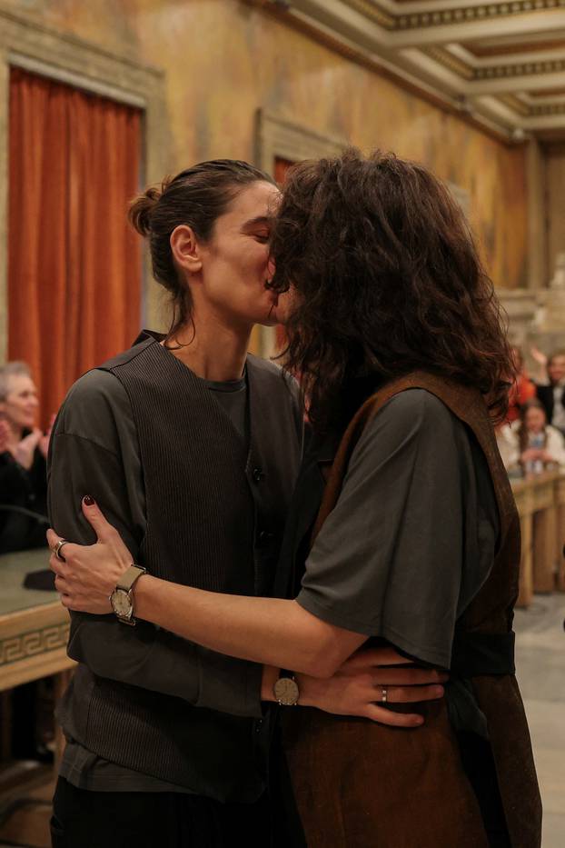 Danai Deligiorgi and Alexia Beziki marry at the Athens Town Hall