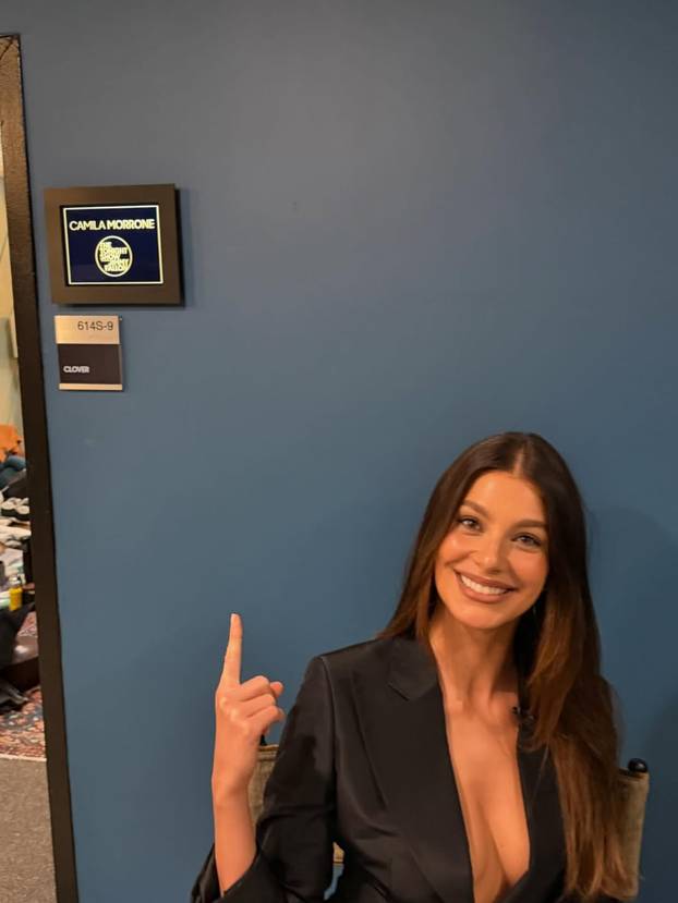 FOTO Svi gledali u njen dekolte! DiCaprijeva bivša cura pojavila se bez grudnjaka, pogledajte...