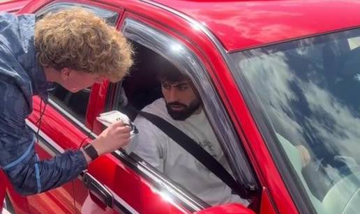 FOTO &Scaron;to voze 'vatreni'? Modri&cacute; i Peri&scaron;i&cacute; vole Bentley, Gvardiol u limenom ljubimcu od 25 godina