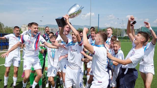 Hajduk na Maksimiru podignuo trofej prvaka! Uzeo duplu krunu