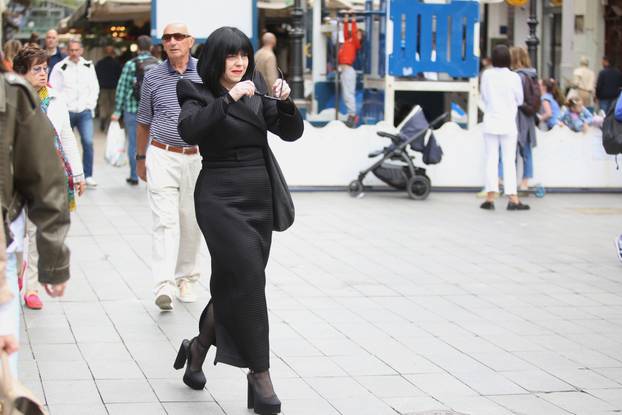 Zagreb: Mirely Holy prošetala gradom