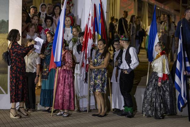 Vinkovci: Etno frizure svijeta na Vinkovačkim jesenima