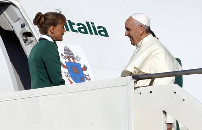 Papa je avionom otputovao u Brazil, prtljagu je sam nosio