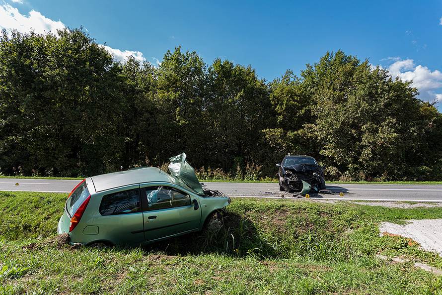 Strašan frontalni sudar kod Virovitice: Troje je ozlijeđeno