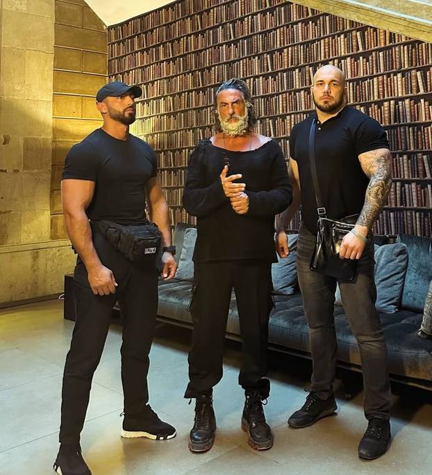 FOTO Zove se Zeus i izgleda kao bog: Ovaj muškarac je trenutno najpoželjniji na internetu!