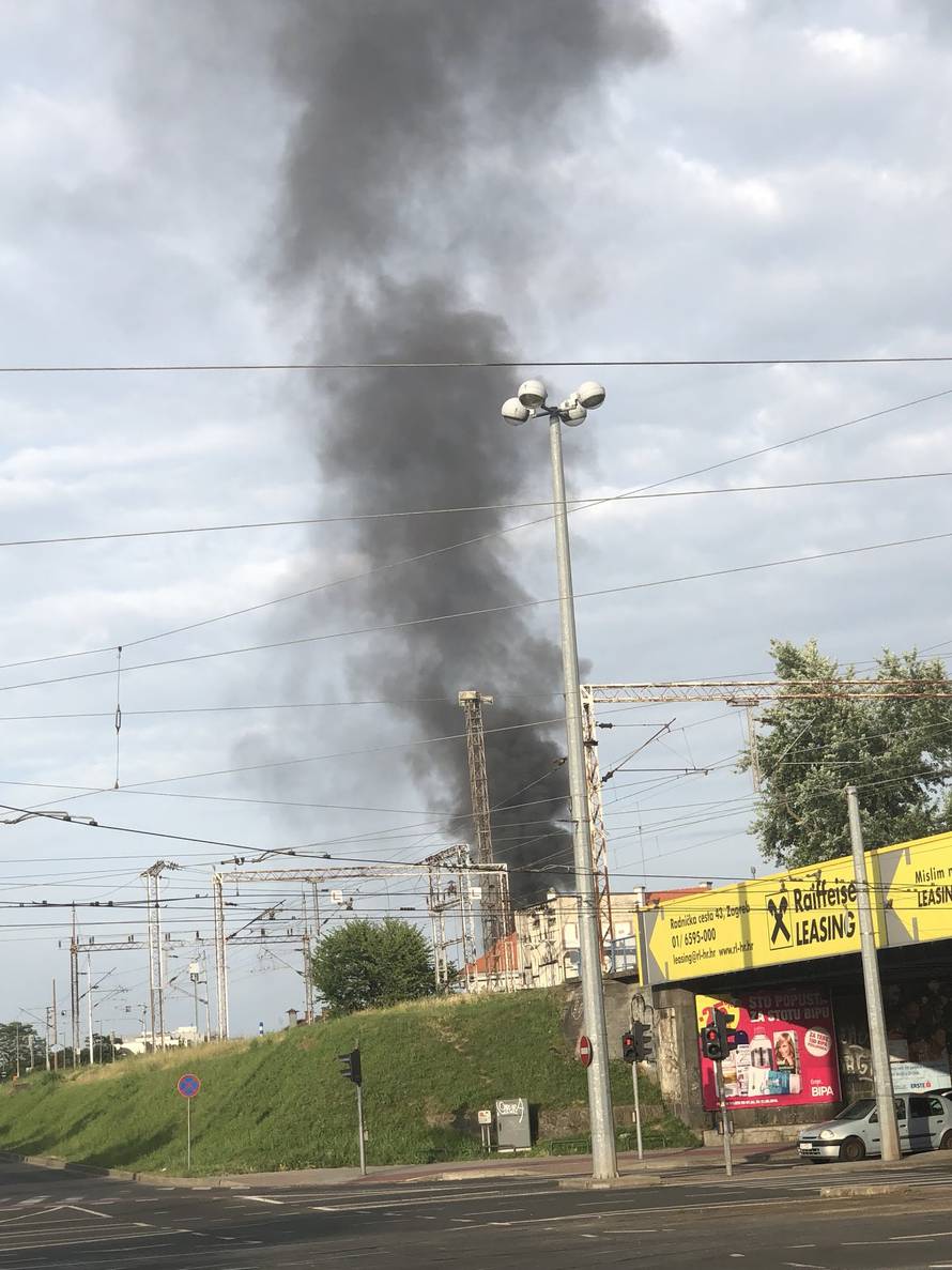 Požar u 'Staroj Zagrepčanki': Nad gradom se nadvio crni dim