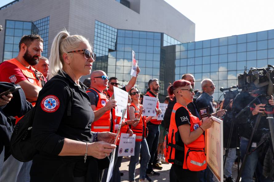 Zagreb: Prosvjed djelatnika zavoda za Hitnu medicinu.