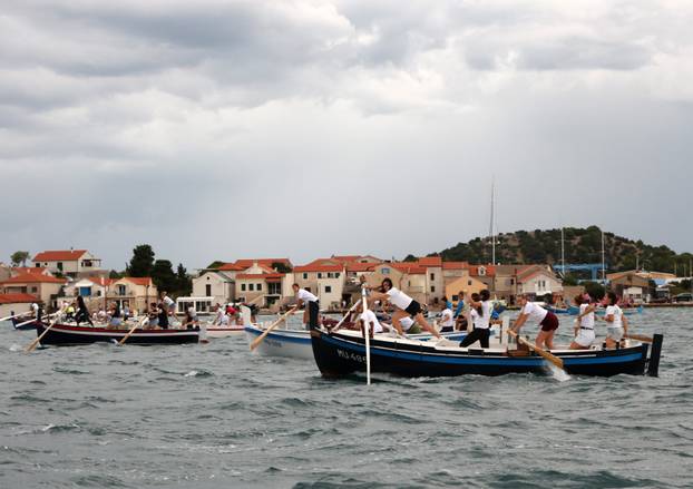 FOTO Ženska regata u Betini oduševila mještane i turiste