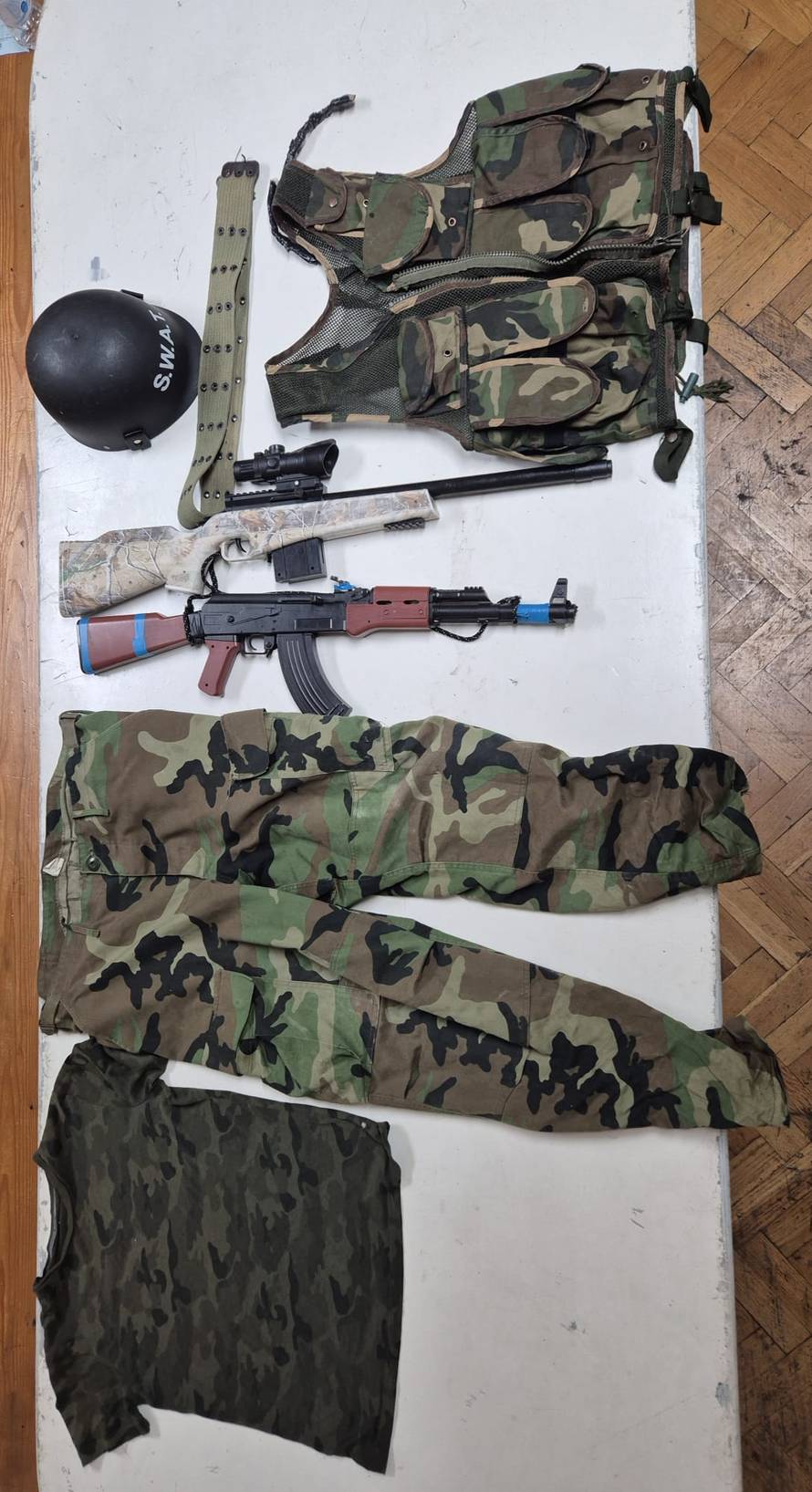 Širi se snimka na kojoj šeću s oružjem u Splitu. Policija za 24sata: 'To su bile igračke'