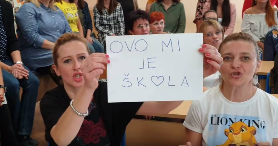 Nastavnici u štrajku zapjevali: Ovo mi je škola, zbog nje živim