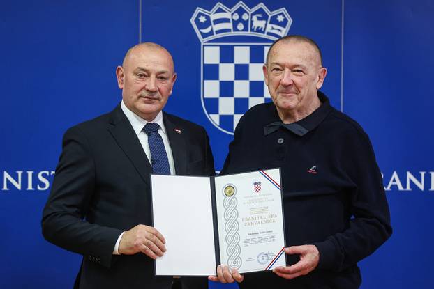 Zagreb: Ministar Tomo Medved uru?io je braniteljske zahvalnice postrojbama iz Domovinskog rata